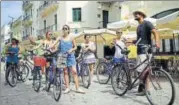  ?? REUTERS ?? American tourists on a guided bicycle tour of Havana, Cuba on Saturday.