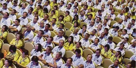  ?? ARIFFIN PIC BY MOHD YUSNI ?? Party delegates at MCA’s 65th annual general assembly in Kuala Lumpur yesterday.