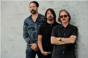  ?? KEYSTONE ?? Da sinistra, Krist Novoselic, Dave Grohl e Butch Vig