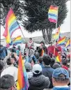  ??  ?? Marcha. La movilizaci­ón indígena durante su paso por Riobamba.