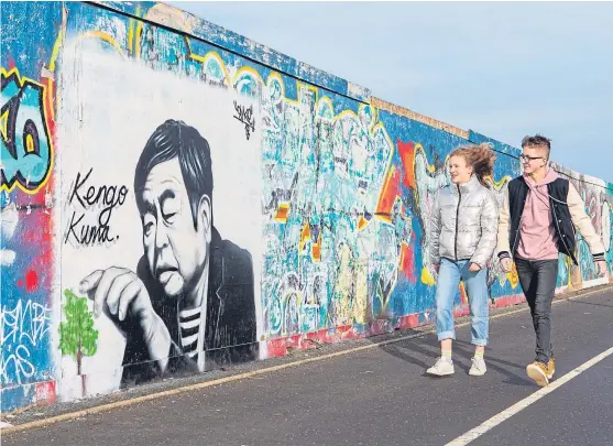  ?? Picture: Steven Brown. ?? Marta and Stanley Reeves examine the graffiti in Dundee which even includes a tribute to architect Kengo Kuma.