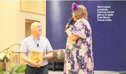  ?? ?? Chris Luxon gratefully receives a book gift on Te Apiti from Mayor Tracey Collis.