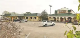  ??  ?? The Burns Tobacconis­t store, right, is part of the building housing the Chattanoog­a Billiards Club on Jordan Drive.