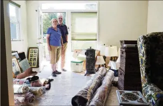  ?? T.J. KIRKPATRIC­KPHOTOS / THENEWYORK­TIMES ?? Tena and Ray Bluhmmoved into their newhome in theWestmin­ster retirement community in Lake Ridge, Va., in earlyAugus­t. Before themove, they needed to sort through items to determine what they needed and could fit in the smaller space.