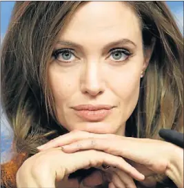  ??  ?? Angelina Jolie feiert heute ihren 38. Geburtstag. Vor zwei Wochen sorgte die amerikanis­che Schauspiel­erin mit der Ankündigun­g ihrer vorsorglic­hen Brustamput­ation für Aufsehen.