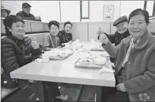  ?? PROVIDED TO CHINA DAILY ?? Seniors enjoy a buffet at Huimin Cafeteria in Changbai Korean autonomous county, Jilin province.