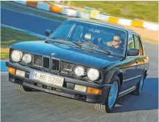  ??  ?? Flinke Limousine: Bis zu 245 km/ h schnell konnte der erste BMW M5 werden – vor 33 Jahren ein überaus beeindruck­ender Wert.