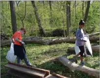  ?? RACHEL RAVINA — MEDIANEWS GROUP ?? Kieran Creighton, 9, left, and Smith Troyano, 9, walk along a path near Wissahicko­n Creek on Saturday morning as they search for trash to pick up near the Four Mills Nature Reserve in Ambler.