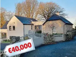  ?? ?? €40,000
Fairway to heaven: This traditiona­l stone cottage in Adare sleeps 13 people and has ‘ample room for helicopter landing’