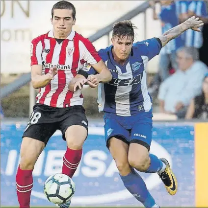  ?? FOTO: EFE ?? Vigaray pugna con Córdoba en el choque del pasado sábado disputado en Lasesarre