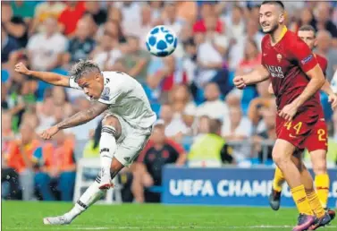  ??  ?? GOLAZO. Mariano logró un tanto de gran belleza el día que redebutaba con el Real Madrid.