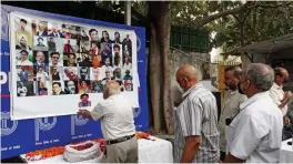  ?? — G.N. JHA ?? The media fraternity offers floral tribute to Covid victims at the Press club of India in New Delhi on Wednesday.