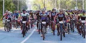  ??  ?? ‘Harian Metro Mountain Bike Grand Prix 2017’ participan­ts in Kertih yesterday.