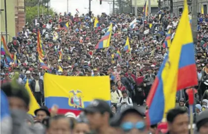  ?? AFP / MARTIN BERNETTI ?? ▶▶ Multitudin­aria marcha contra las políticas económicas de Lenín Moreno, ayer en la capital ecuatorian­a.