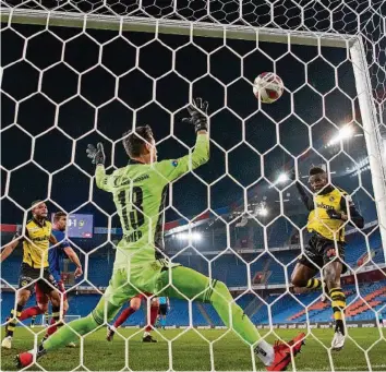  ?? FRESHFOCUS ?? YB-Goalgetter Jean-Pierre Nsame trifft nach einem Corner per Kopf zum 2:0.