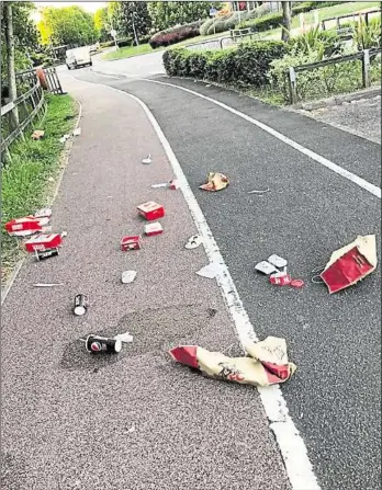  ?? Picture: Emily Nichols ?? Boxes and cups have been left on the Eureka Leisure Park site since KFC reopened its drive-thru last month