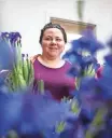  ?? ARIEL COBBERT/ THE COMMERCIAL APPEAL ?? Kelsey Connor, owner of wedding planning firm Connor & Co., prepares flowers at her shop for a wedding at Graceland in Memphis on June 18.