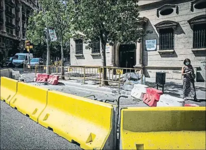  ?? LLIBERT TEIXIDÓ ?? Obras en la escuela Pia Balmes, una de las nueve en las que se actuará durante este verano