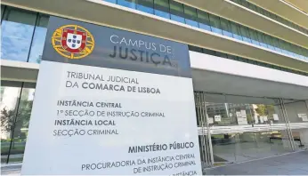  ?? ?? Adeptos do Sporting foram ontem presentes a juiz, no Campus da Justiça de Lisboa