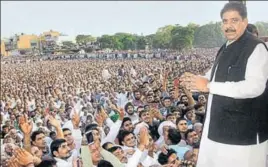  ?? MANOJ DHAKA/HT ?? ■ Expelled INLD leader Ajay Chautala addressing supporters in Jind on Saturday.