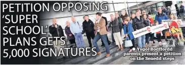  ??  ?? Ysgol Bodffordd parents present a petition on the Senedd steps