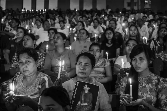  ?? PHOTOS BY ADAM DEAN / THE NEW YORK TIMES ?? Supporters of Aung San Suu Kyi atend a prayer rally on Oct. 10 at a stadium in Yangon, Myanmar. Under Suu Kyi, the civilian state is rapidly centralizi­ng power as checks and balances erode, and growing oppressive in some areas and weak in others,...