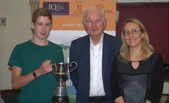  ??  ?? Mens champion Conor Walsh presented with his trophy by Pat Grimes (sponsor) and captain Emer Concannon.
