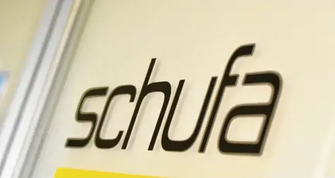  ?? Foto: dpa ?? Die Schufa ist ein Unternehme­n aus Wiesbaden, das unter anderem Personenda­ten wie Namen, Geburtsdat­um und Anschrift sammelt.