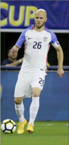  ?? LM OTERO — THE ASSOCIATED PRESS FILE ?? Michael Bradley, captain of the United States national team, dribbles the ball during a CONCACAF Gold Cup semifinal match against Costa Rica last year in Arlington, Texas. Bradley, a midfielder, and goalkeeper Brad Guzan are back with the U.S. national team, two days shy of the first anniversar­y of the most crushing defeat in the team’s history.