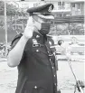  ??  ?? LAFAZ IKRAR PDRM: Insp Syaurin mengetuai lafaz ikrar sempena sambutan Hari Polis.