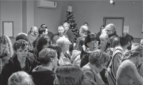  ?? DAVID JALA/CAPE BRETON POST ?? Former ServiCom call centre manager Todd Riley, facing the camera in back in the centre of this photo, met with 400 former ServiCom employees last Monday to let them know they have a real chance of getting their jobs back, if a prospectiv­e buyer purchase the call centre.