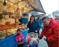  ?? Foto: Heike John ?? Beim Kirchweihm­arkt in Mering, der am Sonntag stattfinde­t, gibt es natürlich auch süße Verlockung­en.