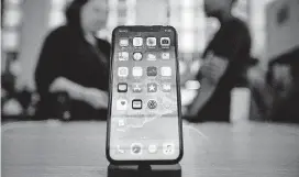  ?? [BLOOMBERG PHOTO BY MICHAEL NAGLE] ?? The iPhone X.