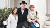  ?? FAMILY PHOTO ?? Kathy Brock, from left, former news anchor for WLS-Ch. 7, with her parents Carol and Frank Brock. Carol died of the coronaviru­s on April 5.