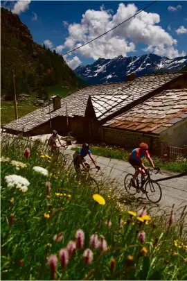  ??  ?? Left and above right: After 27km the gentle valley gives way to more dramatic gradients and scenery