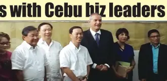  ??  ?? Israel Ambassador to the Philippine­s, Rafael Harpaz (middle), and his wife Shulamit (second from right) pose for a picture with some officials of the Cebu Chamber of Commerce and Industry. (Photo by Luel Galarpe)