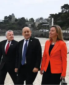  ??  ?? Prologue Jean-Yves le Drian et ses homologues, à Dinard, le 6 avril. Une réunion préparatoi­re dans un contexte de tension maximale.