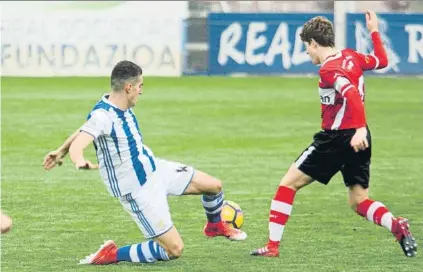  ?? FOTO: LUIS MARI UNCITI ?? La Real se afianza en la segunda posición tras su victoria en Tajonar ante Osasuna