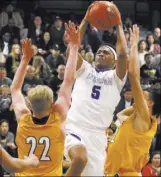  ?? CHRISTIAN K. LEE/LAS VEGAS REVIEW-JOURNAL ?? Bishop Gorman’s Chuck O’Bannon shoots during the second half of the Class 4A Sunset Region championsh­ip game on Saturday at Shadow Ridge High. O’Bannon scored 26 points as Bishop Gorman won 64-51.