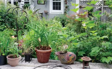  ?? ?? A few of their pots.