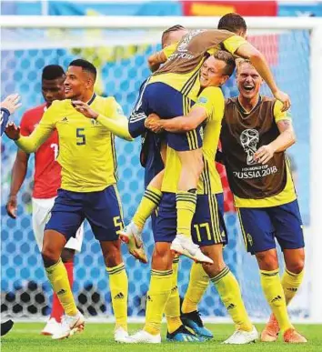  ?? Reuters ?? Swedish players celebrate after clinching the Round of 16 match against Switzerlan­d 1-0 in Saint Petersburg on Tuesday.