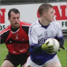  ??  ?? Ballyhogue saviour Noel Roche tries to give M.J. Doran the slip.