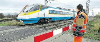  ?? Vozí v Česku cestující od roku 2004. ČD jich mají ve vozovém parku sedm. FOTO MAFRA – RADEK MIČA ?? Pendolino