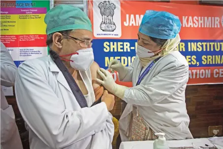  ?? (AFP) ?? A doctor inoculates her colleague with a COVID-19 vaccine at a hospital in Srinagar in the northern state of Jammu and Kashmir on Saturday