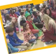  ?? photo : Gracieuset­é Gabriel Gosselin ?? Les meneuses de claques des Alouettes de Montréal ont rencontré les élèves de l’École Christine-Lespérance.