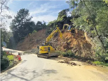  ?? ?? Crews work to clear a slip on Queen Charlotte Drive, above Belvue Bay Road on 2 September 2022