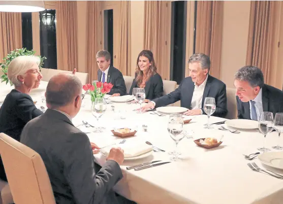  ?? Presidenci­a ?? Macri ofreció a Lagarde una cena de bienvenida en Olivos junto a Awada, Peña, Dujovne y Caputo