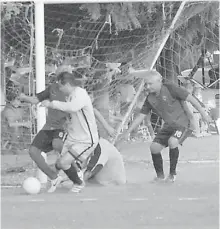  ??  ?? TRES equipos siguen muy pegados en la parte alta de la tabla de posiciones. Foto Archivo.