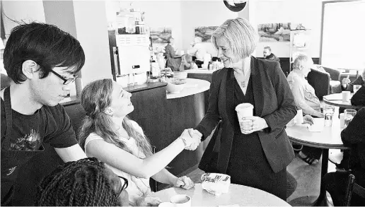  ?? Jason Franson
/ The Canadian
Pres ?? Alberta NDP Leader Rachel Notley speaks with customers at a café while on a campaign stop in Edmonton. Among those
running for the NDP are “paper candidates,” who ran to give the party a full slate but now have a chance of winning.