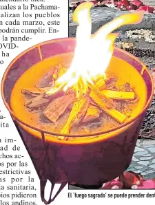  ??  ?? El ‘fuego sagrado’ se puede prender dentro de los hogares para mantener más unidas a las familias.